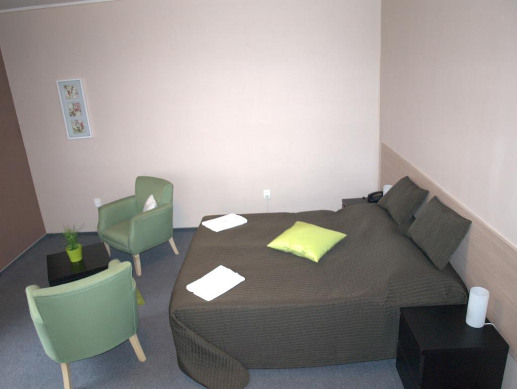 Hotel U Lva Bilina ภายนอก รูปภาพ
