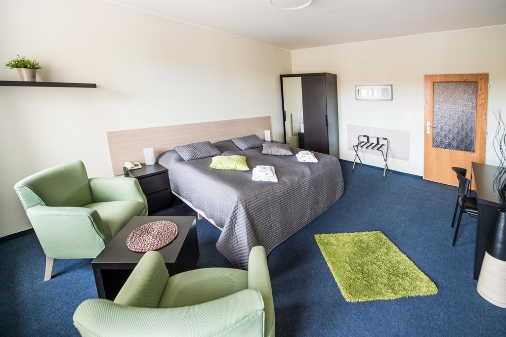 Hotel U Lva Bilina ภายนอก รูปภาพ